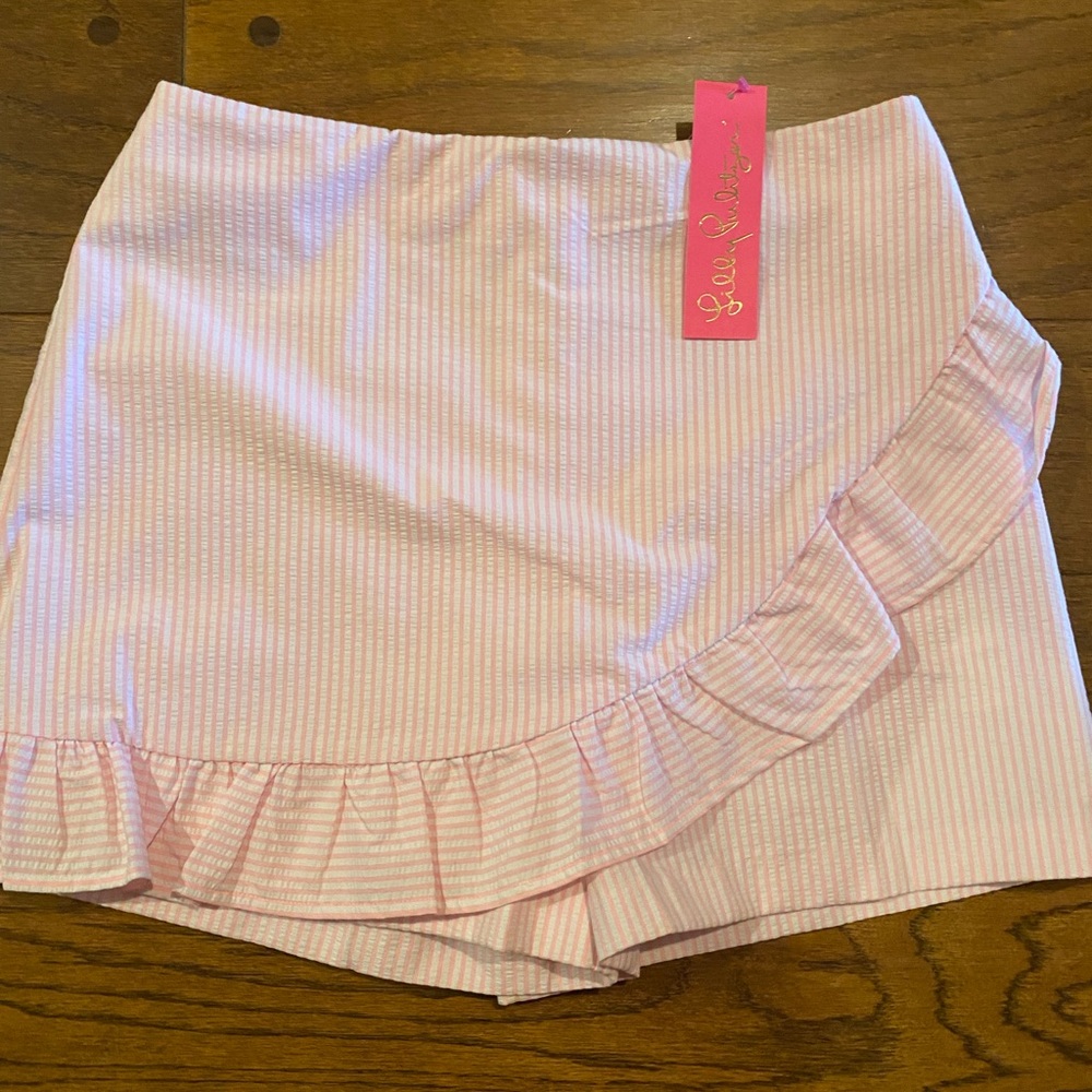 NWT! Lilly Pulitzer Faye Skort in Capri Coral Seersucker, Size 6, Brand New!
